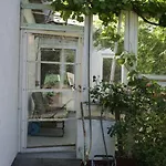 Ruhiges & Veranda Mit Guter Anbindung *