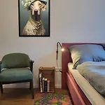 Ruhiges & Veranda Mit Guter Anbindung *