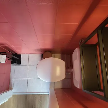 Ruhiges & Veranda Mit Guter Anbindung *