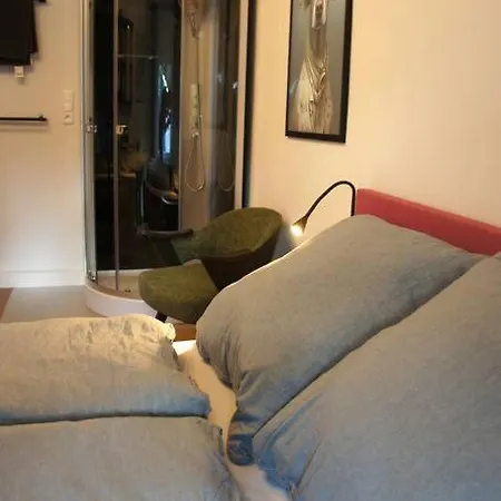 Ruhiges & Veranda Mit Guter Anbindung شقة *