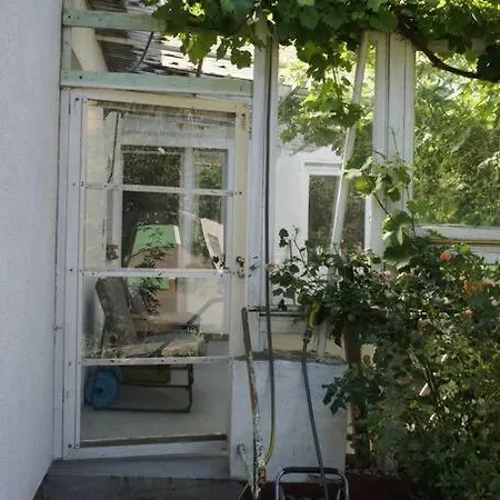 Ruhiges & Veranda Mit Guter Anbindung *