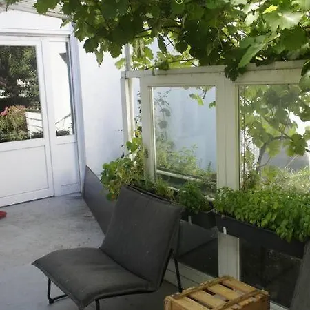 Ruhiges & Veranda Mit Guter Anbindung