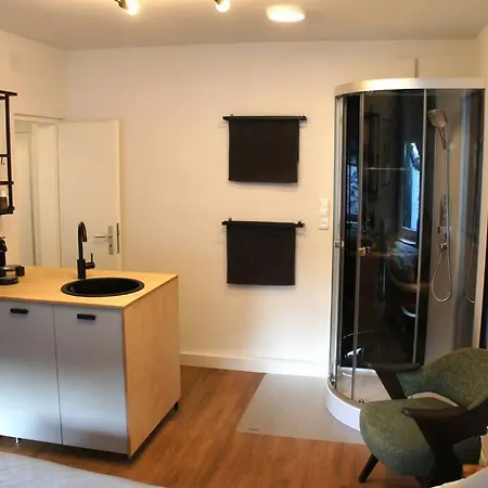 Ruhiges & Veranda Mit Guter Anbindung شقة