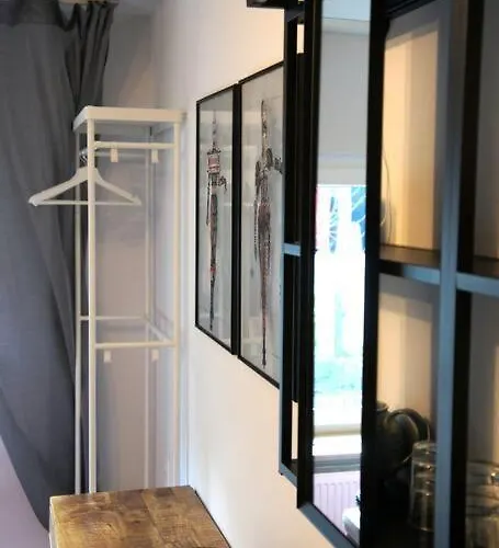 Ruhiges & Veranda Mit Guter Anbindung Apartamento