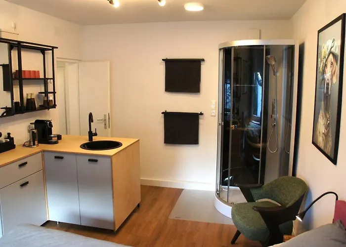 Ruhiges & Veranda Mit Guter Anbindung Apartamento